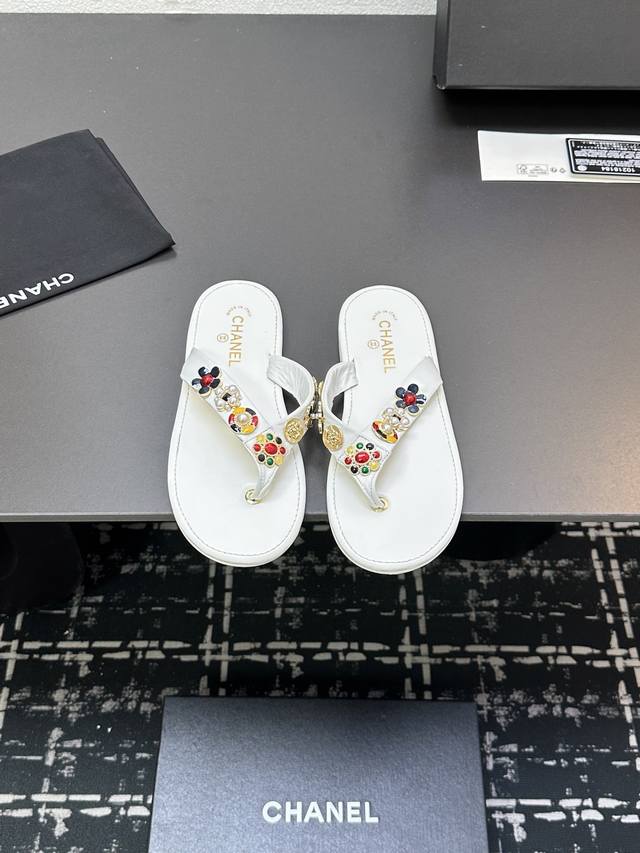 2025Ss New Chanel-Inspired Flip-Flops, A Perfect Blend Of Fashion And Comfort. T 2025Ss New Chanel-Inspired Flip-Flops, A Perfect Blend Of Fashion And Comfort. T