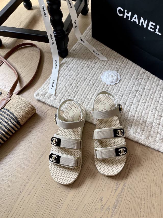 Chanel 25K Spring/Summer New Magic Strap Beach Sandals! Top-Tier Version! Limite Chanel 25K Spring/Summer New Magic Strap Beach Sandals! Top-Tier Version! Limite