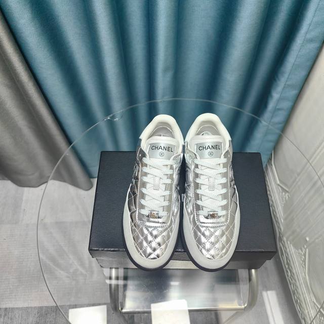 Direktverkauf Damenschuhe Damen Chanel Chanel Top-Sneaker F R Den Freizeitbereic Direktverkauf Damenschuhe Damen Chanel Chanel Top-Sneaker F R Den Freizeitbereic