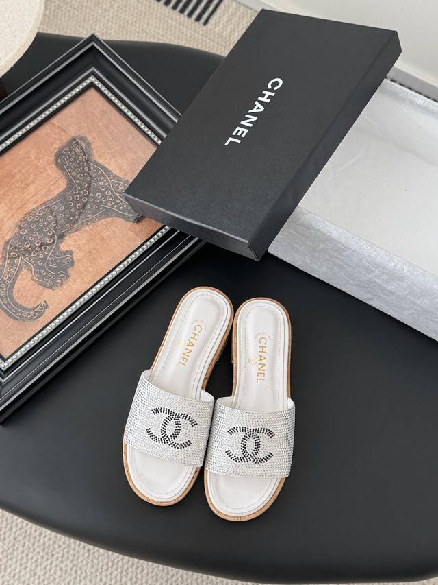 Chanel 25K Spring And Summer New Product Double C Slippers Rhinestone Upper, She Chanel 25K Spring And Summer New Product Double C Slippers Rhinestone Upper, She