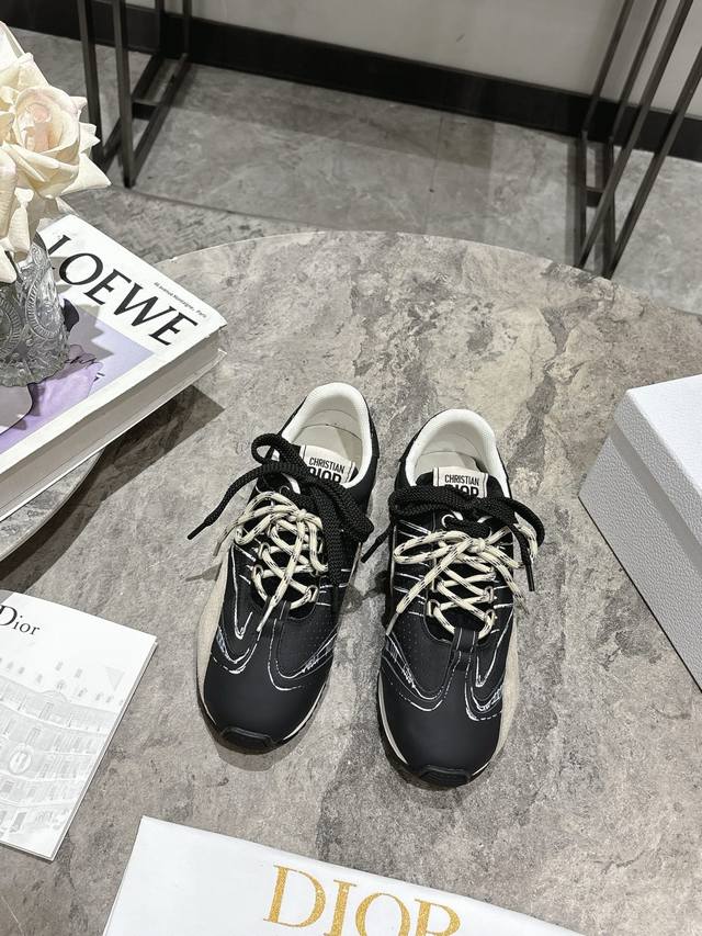Couple's Edition Dior Spring/Summer Runway Model Graffiti Sketch Training Shoes, Couple's Edition Dior Spring/Summer Runway Model Graffiti Sketch Training Shoes,