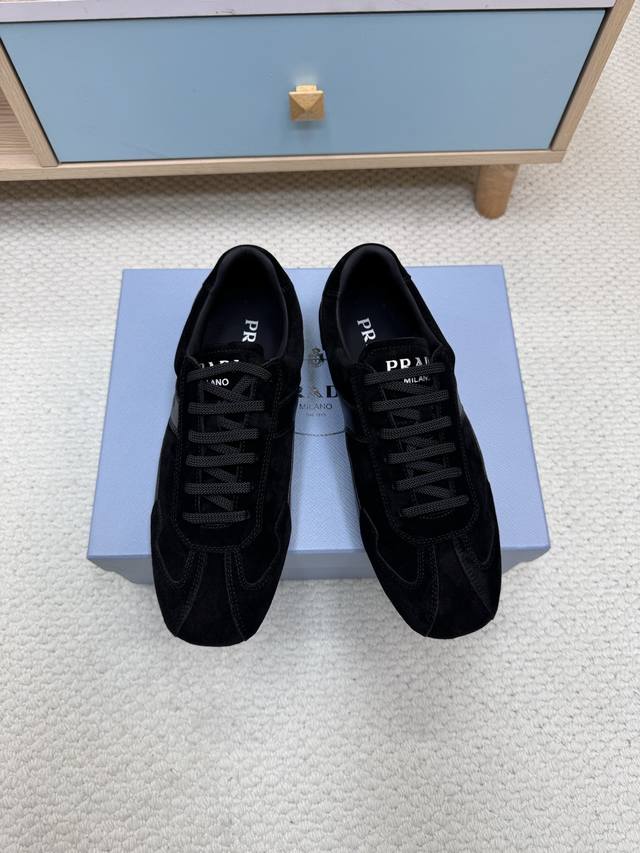Couple's Prada 25Ss Spring And Summer New Celebrity Catwalk Shoes Are Here **Cla Couple's Prada 25Ss Spring And Summer New Celebrity Catwalk Shoes Are Here **Cla
