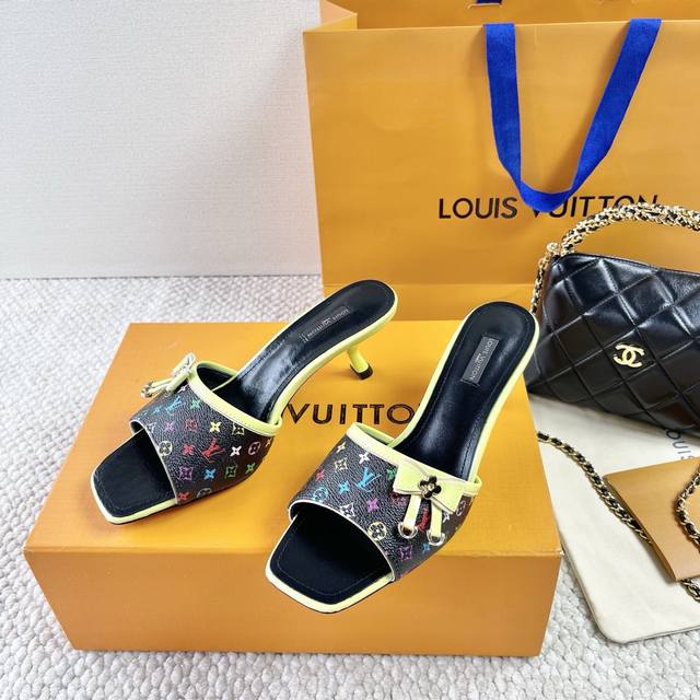 Balmain 2025 Spring and Summer latest catwalk original metal buckle high-heeled Balmain 2025 Spring and Summer latest catwalk original metal buckle high-heeled