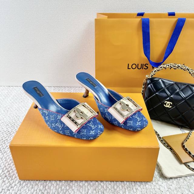 Valentin* new jewel Mary Jane single shoes are sweet and age-reducing, making pe Valentin* new jewel Mary Jane single shoes are sweet and age-reducing, making pe