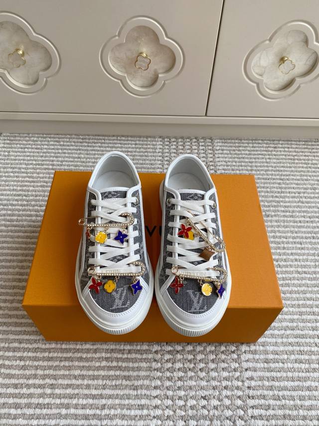 Balenciaga 2025 summer new models are now on sale, original hot-selling jeans, s Balenciaga 2025 summer new models are now on sale, original hot-selling jeans, s