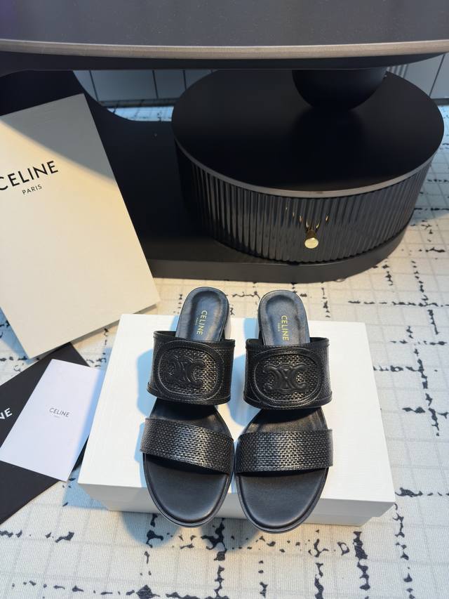 Margiela is the first choice for single-wear bottoming. High-end fabrics are 240 Margiela is the first choice for single-wear bottoming. High-end fabrics are 240