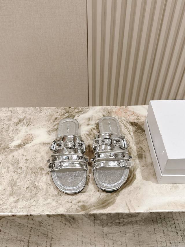 Prada 25Ss Spring and Summer new model, the latest short-sleeved round neck T-sh Prada 25Ss Spring and Summer new model, the latest short-sleeved round neck T-sh