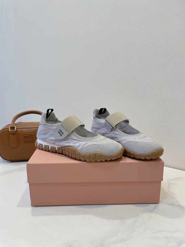 Burberry 25Ss new short-sleeved T-shirt The fabric is made of high-weight fabric Burberry 25Ss new short-sleeved T-shirt The fabric is made of high-weight fabric