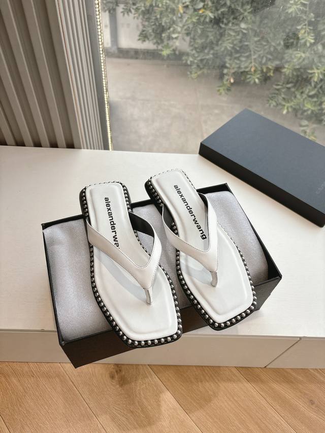 Upgraded original M43966 This V Tote handbag is made of Monogram canvas and deco Upgraded original M43966 This V Tote handbag is made of Monogram canvas and deco