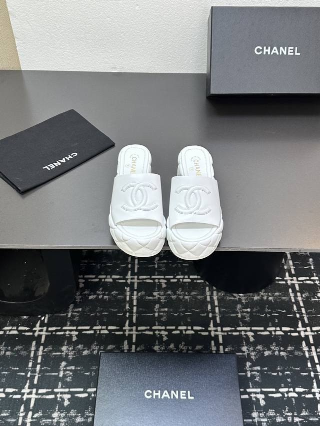 full gift box dynamic chip Size: 23*12Cm Lv new denim underarm bag Ivy Woc looks full gift box dynamic chip Size: 23*12Cm Lv new denim underarm bag Ivy Woc looks