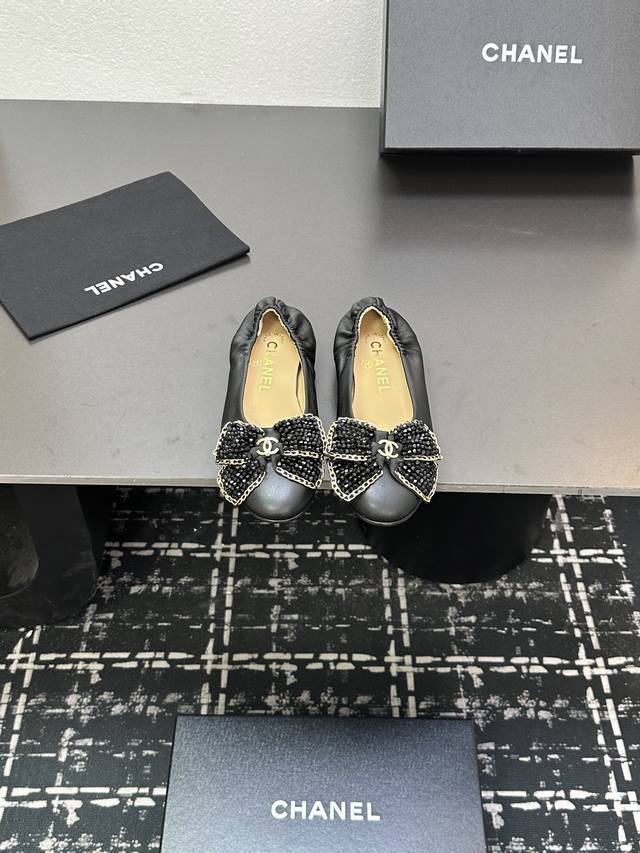 Coach Backpack This backpack can be carried by hand or on the shoulders. It is o Coach Backpack This backpack can be carried by hand or on the shoulders. It is o