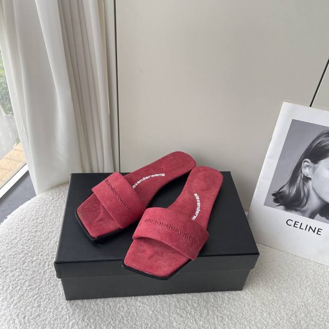 Large gift box packaging Lv underarm lunch box bag chip version lazy and fashion Large gift box packaging Lv underarm lunch box bag chip version lazy and fashion