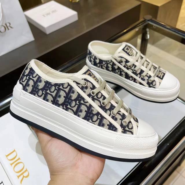 Women's shoes, Dior's popular old-fashioned thick-soled embroidery, goddess sty Women's shoes, Dior's popular old-fashioned thick-soled embroidery, goddess sty