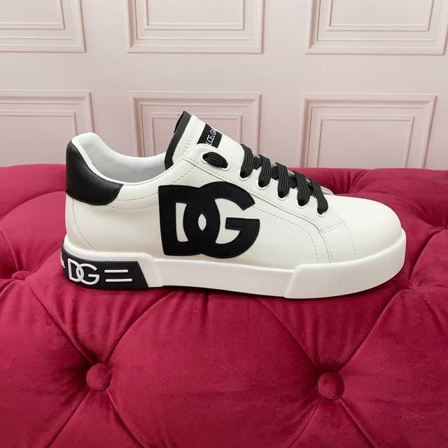 a high-end version for both men and women, featuring a high-quality, branded out a high-end version for both men and women, featuring a high-quality, branded out