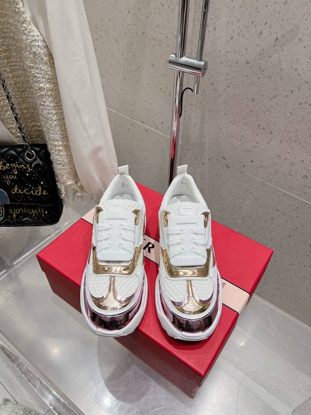 Roger Vivier Rv 25Ss new Viv Motor casual shoes and sports shoes This casual sho Roger Vivier Rv 25Ss new Viv Motor casual shoes and sports shoes This casual sho