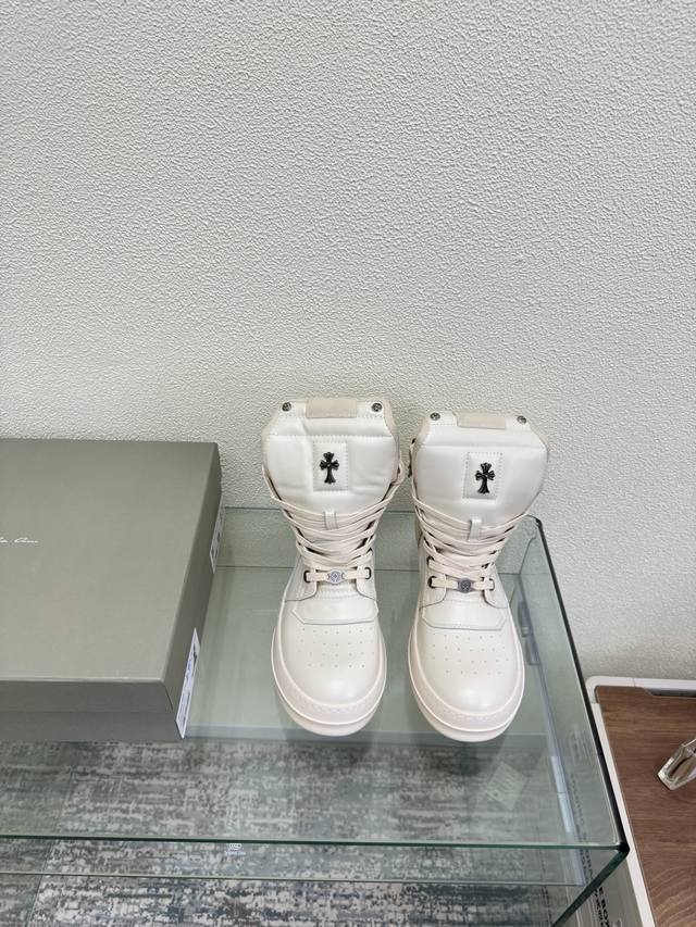 Rock Owens Chrome Hearts co-branded couple's model DDD, which uses Phlegethon as Rock Owens Chrome Hearts co-branded couple's model DDD, which uses Phlegethon as