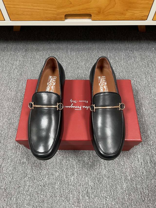 Factory-priced men's sports shoes. Original Ferragam~ Ferragam* new models are Factory-priced men's sports shoes. Original Ferragam~ Ferragam* new models are