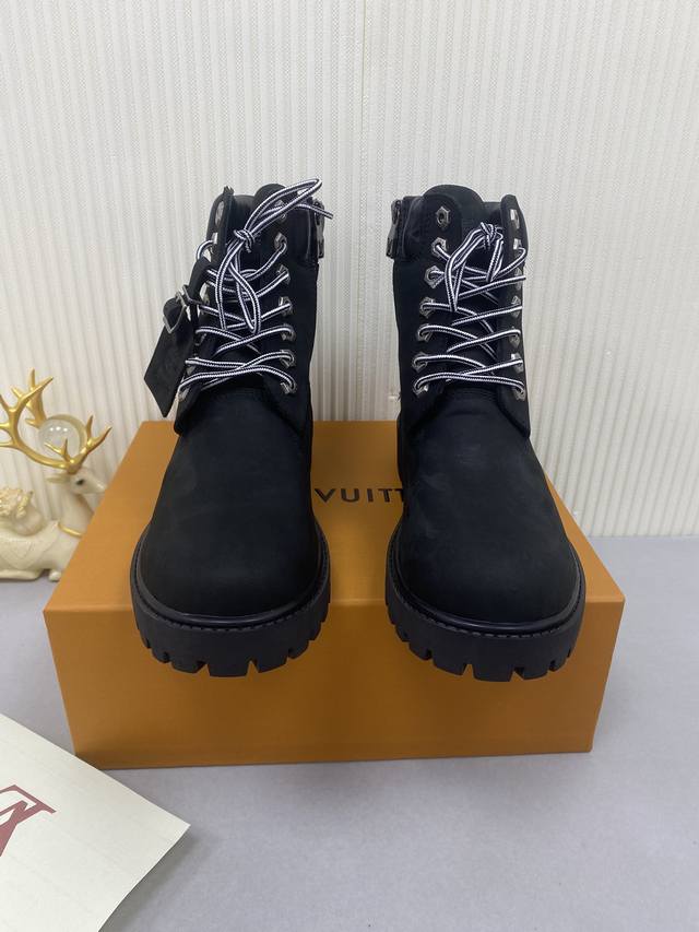 Top-tier version: Couple's LV X Timberland collaboration monogrammed yellow boot Top-tier version: Couple's LV X Timberland collaboration monogrammed yellow boot