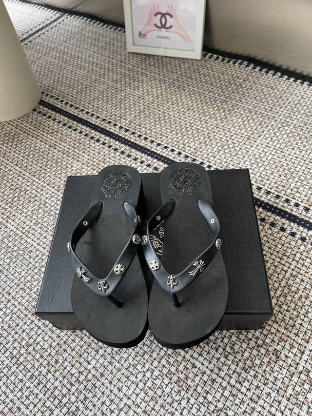 Chromehearts Spring/Summer New Arrival Flip-Flops - Trendy, stylish, high-end, a Chromehearts Spring/Summer New Arrival Flip-Flops - Trendy, stylish, high-end, a