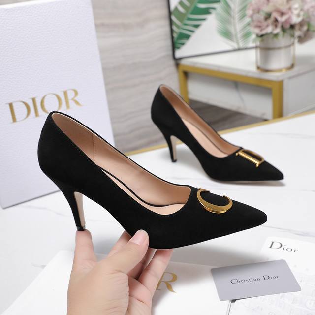 Top-tier version 2025 Dior new pointed-toe high-heeled shoes The Cd buckle decor Top-tier version 2025 Dior new pointed-toe high-heeled shoes The Cd buckle decor