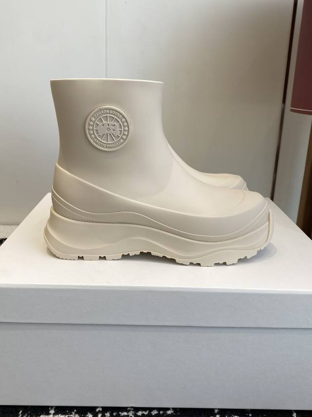 Retail-grade Canada Goose Vancouver Women's Rain Boots. Made of 100% waterproof Retail-grade Canada Goose Vancouver Women's Rain Boots. Made of 100% waterproof