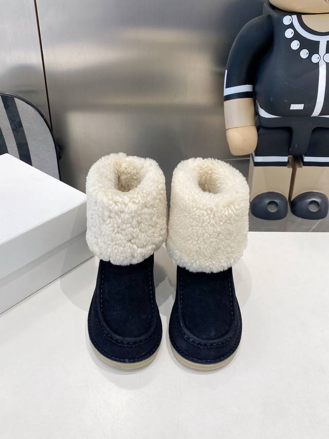 New Chloe snow boots, available in multiple colors and styles, simultaneously l New Chloe snow boots, available in multiple colors and styles, simultaneously l