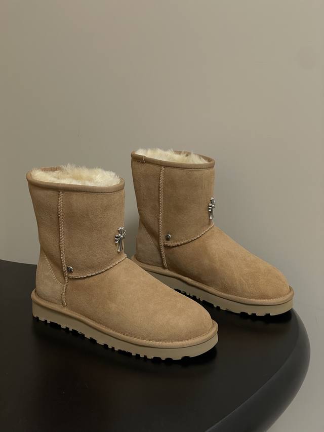 Ugg X Chromehearts Collaboration ~ Limited Edition Snow Boots Limited edition se Ugg X Chromehearts Collaboration ~ Limited Edition Snow Boots Limited edition se