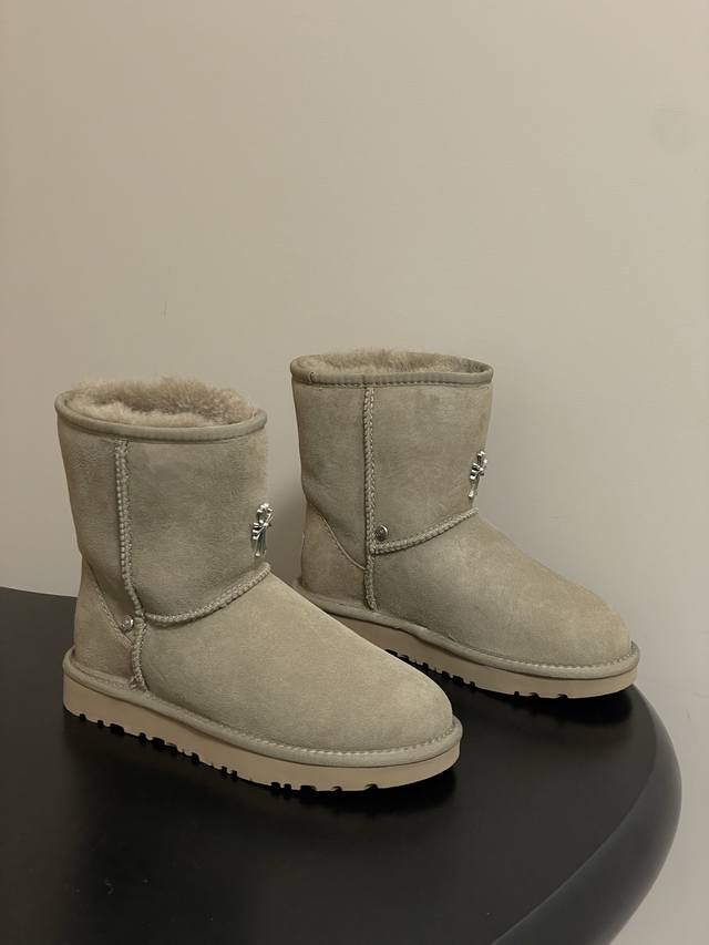 Ugg X Chromehearts Collaboration ~ Limited Edition Snow Boots Limited edition se Ugg X Chromehearts Collaboration ~ Limited Edition Snow Boots Limited edition se