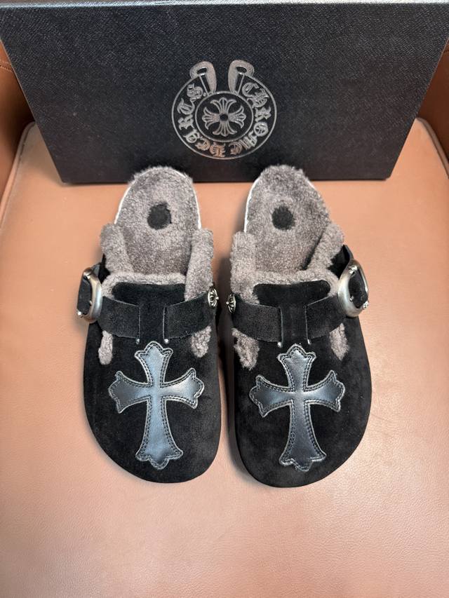 Chromehearts Birkenstock collaboration slippers. Imported cowhide leather paired Chromehearts Birkenstock collaboration slippers. Imported cowhide leather paired