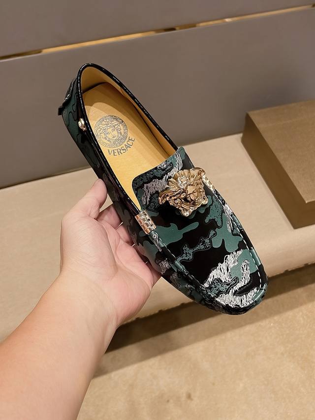 Made with genuine materials, this Versace official website original new high-en Made with genuine materials, this Versace official website original new high-en