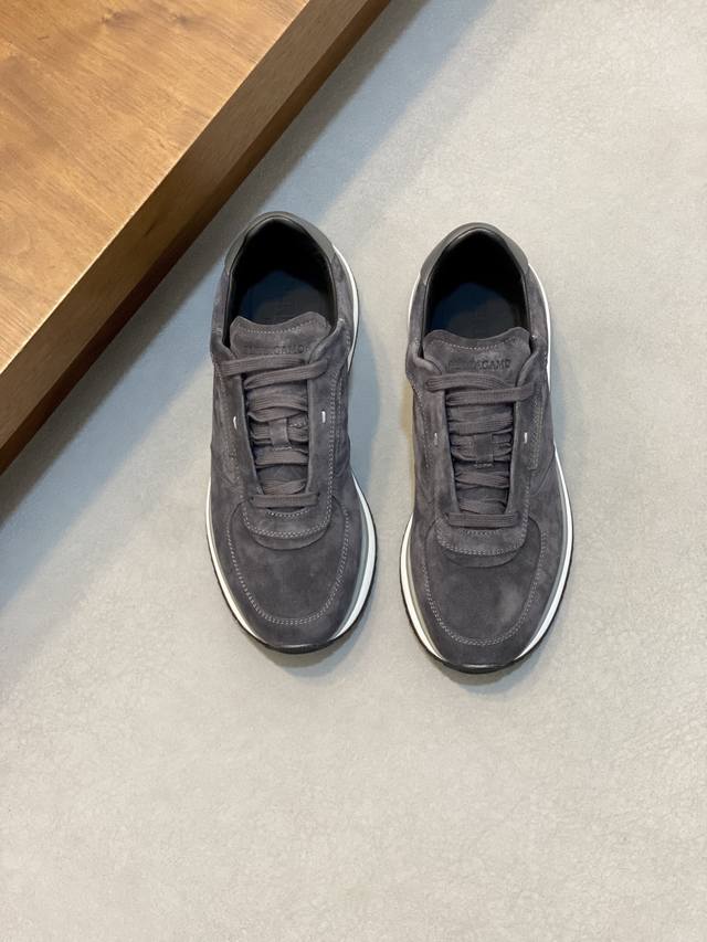 Factory direct price Ferragamo new men's casual sports shoes, original design. Factory direct price Ferragamo new men's casual sports shoes, original design.