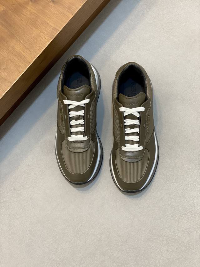 Factory direct price Ferragamo new men's casual sports shoes, original design. Factory direct price Ferragamo new men's casual sports shoes, original design.