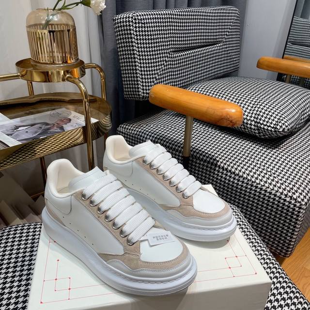 Alexander McQueen's latest style DDD As always, high-end quality, clean and cri Alexander McQueen's latest style DDD As always, high-end quality, clean and cri