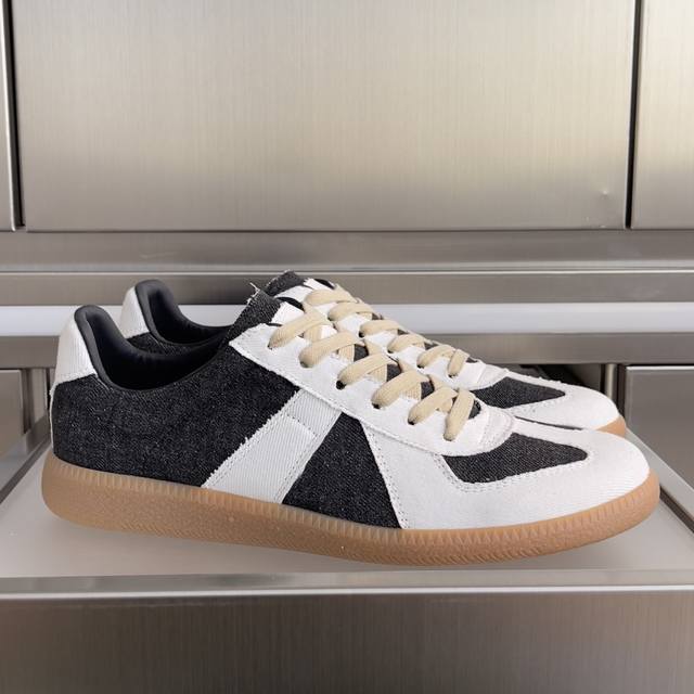 Top-tier version: Couple's style DDD Maisonmargiela Mm6 Margiela couple's German Top-tier version: Couple's style DDD Maisonmargiela Mm6 Margiela couple's German