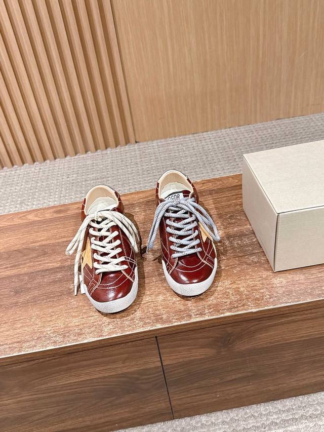 Top-tier Golden Goose# Dirty sneakers are a must-have fashion item, loved by cel Top-tier Golden Goose# Dirty sneakers are a must-have fashion item, loved by cel