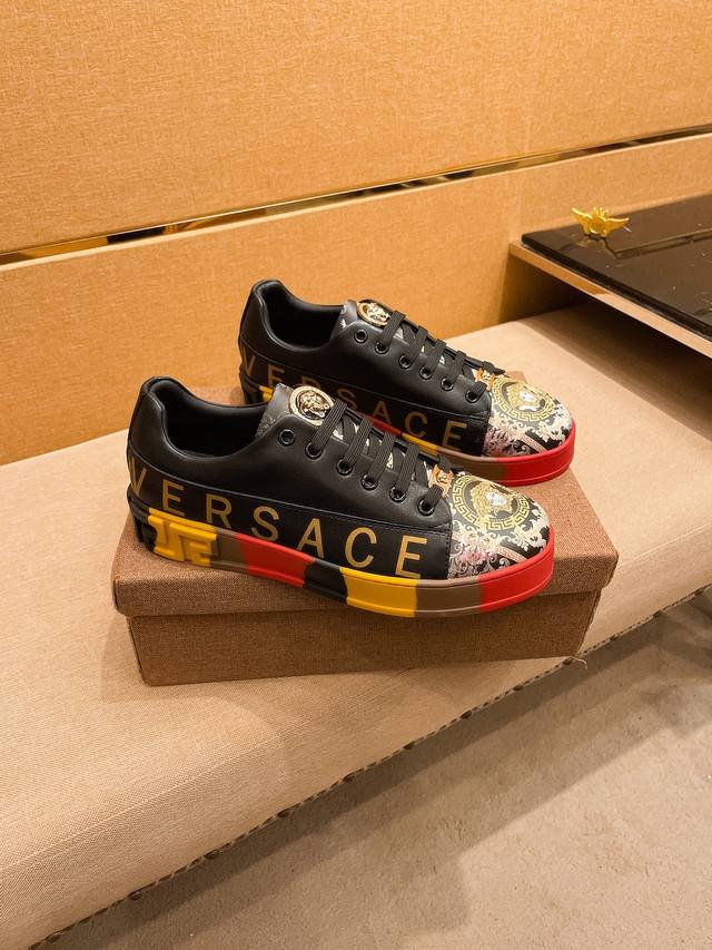 Factory direct wholesale Versace men's shoes, high-end brand official website 1 Factory direct wholesale Versace men's shoes, high-end brand official website 1