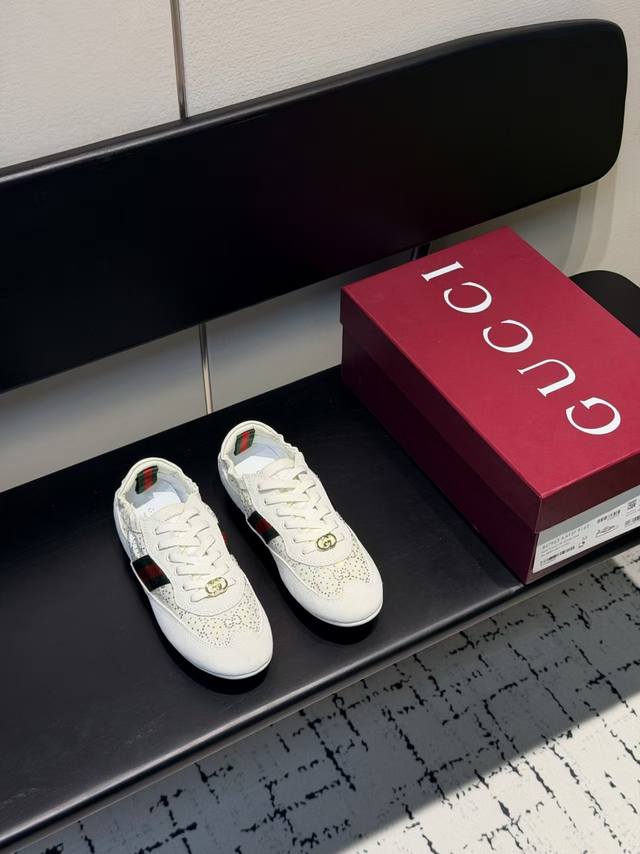 Top-tier proxy buyer DDD GG crystal rhinestone shoes. A pair of super lightweigh Top-tier proxy buyer DDD GG crystal rhinestone shoes. A pair of super lightweigh