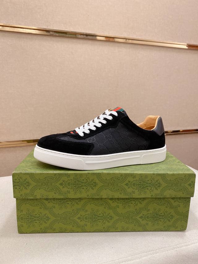 Gucci official website latest casual and fashionable men's shoes, a popular sty Gucci official website latest casual and fashionable men's shoes, a popular sty