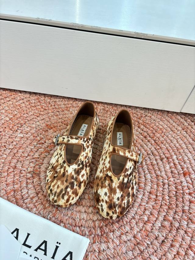 Purchased from a reseller, this is a genuine Alaia 2026 new color French fairy Purchased from a reseller, this is a genuine Alaia 2026 new color French fairy