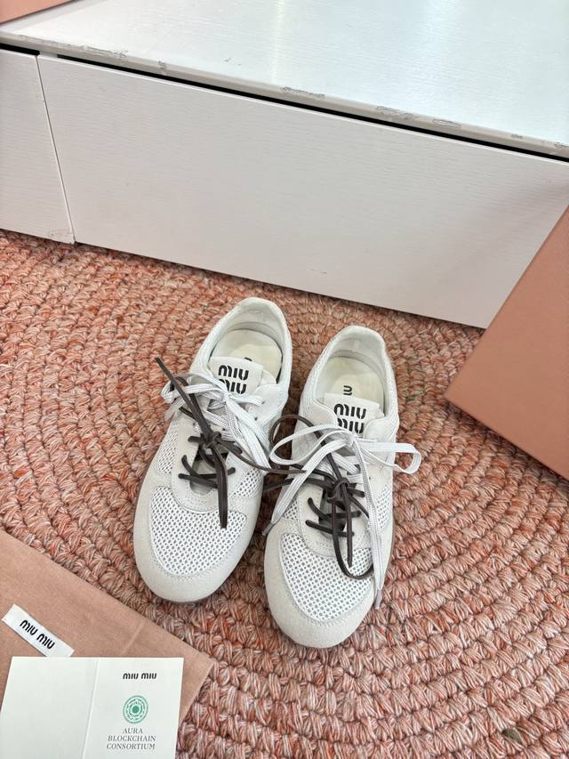 What you see is what you get G261 Miu Miu Spring/Summer New Fashion Show Miu Miu What you see is what you get G261 Miu Miu Spring/Summer New Fashion Show Miu Miu