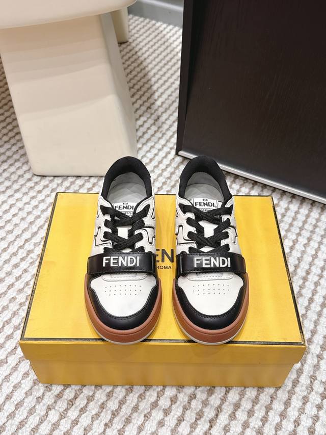 Retail-grade Fendi 2026 Spring/Summer Bestselling Couple Casual Sneakers DDD Fd Retail-grade Fendi 2026 Spring/Summer Bestselling Couple Casual Sneakers DDD Fd