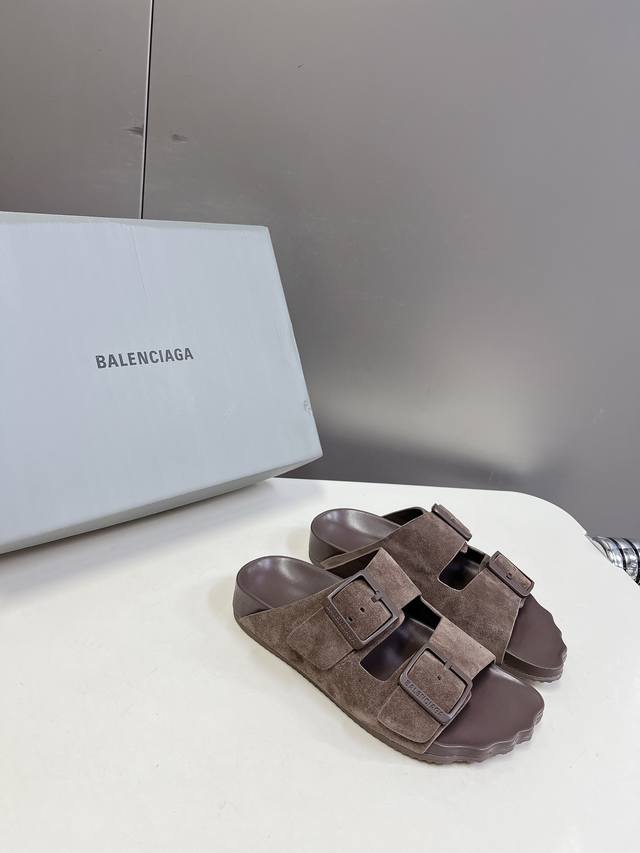 男装10 Balenciaga巴黎世家十勃肯 情侣款 Sunday Suede Mule五指勃肯24秋冬秀款勃肯凉拖 五个冲动的脚指印太可爱了 脚感也很舒服 原