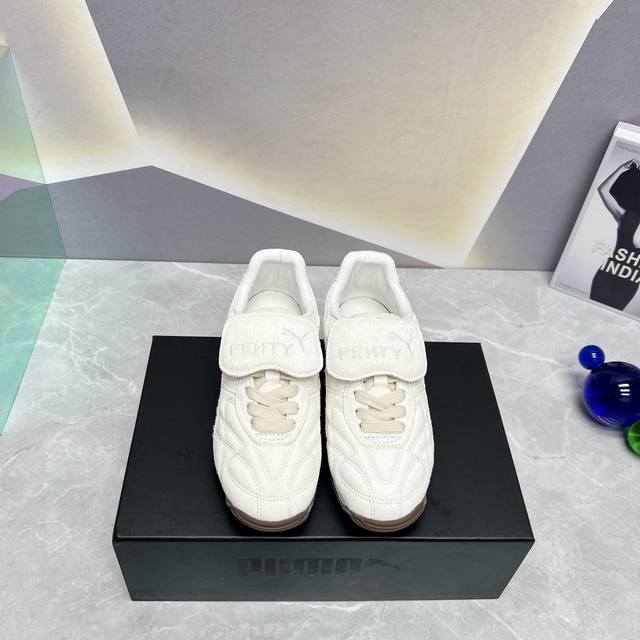 独家顶级版本 Fenty X Puma的最新联名 24Vs春夏爆款系列 圆头翻盖运动休闲鞋 潮流圈又一大事件发生 被无数潮人翘首以盼的王炸联名fenty X P