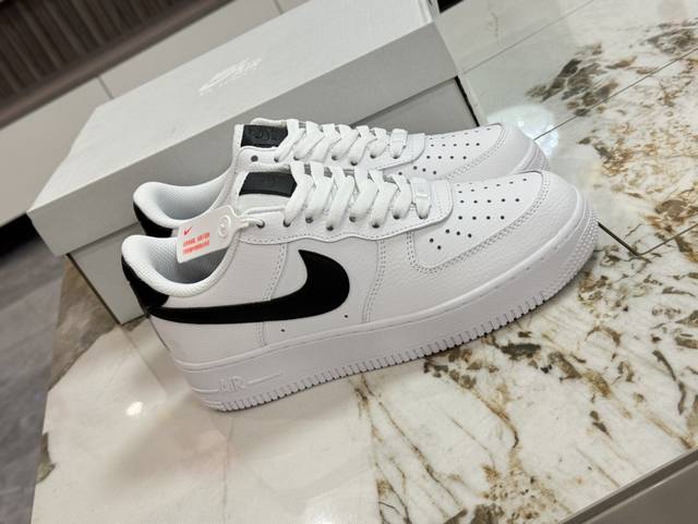 纯原版本 Air Force 1 White Black 白黑空军一号低帮 简约风格设计 经典的af1蓝本 内置气垫 原档案原楦开发 货号:312 -152 尺