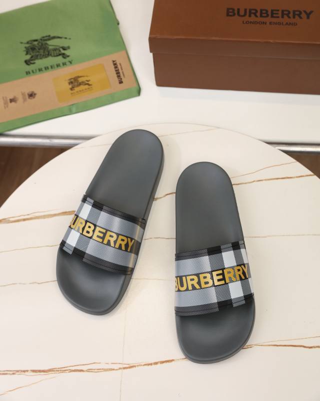 码数35-45 Burberry 巴宝莉拖鞋 纯原 夏季新款经典格纹拖鞋vintage 复古格纹拖鞋 流线型鞋垫缔造舒适穿着体验 侧面饰有 Burberry 立