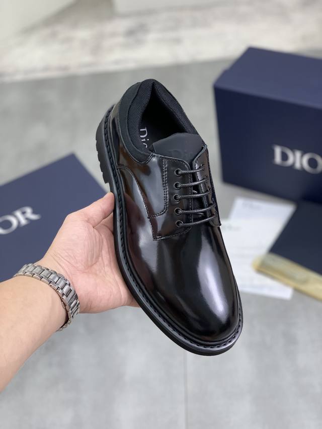 工厂价 实价 水染牛里 原单品质dior .迪奥 原单代购 高端商务皮鞋 面料 采用意大利进口开边珠牛皮料水染牛里 牛皮里特供轻便专柜原版发泡大底 做工精细 实