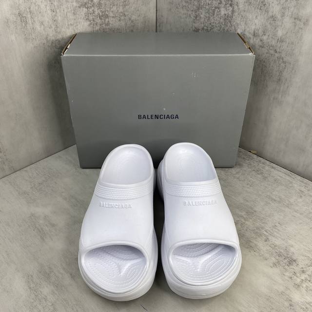 新款上架 Balenciaga Pool Crocs 巴黎世家百搭时尚厚底增高拖鞋 重金购入原鞋及原档案磨具生产指令开发 同源公司eva粒子环保塑料 原厂指令配