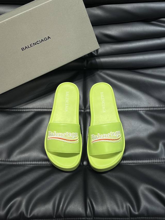 巴黎世家｜ Balenciaga巴黎世家 新款情侣厚底拖鞋，可乐刺绣拖鞋，一如既往的时尚，顶级版本，鞋面牛皮搭配乐乐刺绣 特别的柔软、亲肤 脚感特别舒服 精致的