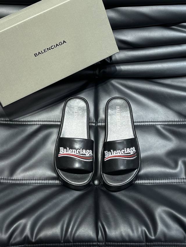 巴黎世家｜ Balenciaga巴黎世家 新款情侣厚底拖鞋，可乐刺绣拖鞋，一如既往的时尚，顶级版本，鞋面牛皮搭配乐乐刺绣 特别的柔软、亲肤 脚感特别舒服 精致的