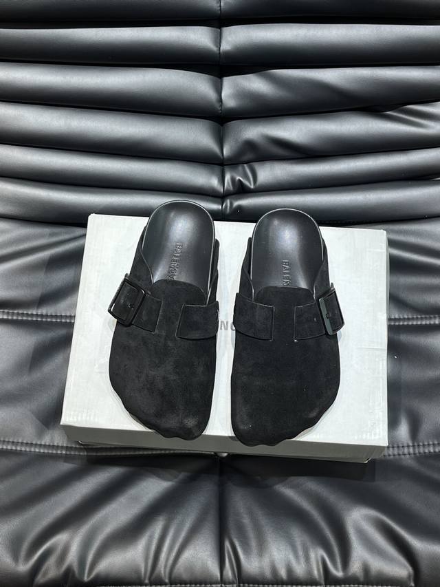 Balenciaga巴黎世家十勃肯 情侣款拖鞋，Sunday Suede Mule五指勃肯23秋冬秀款勃肯拖鞋半拖，五个冲动的脚指印太可爱了，脚感也很舒服，原版